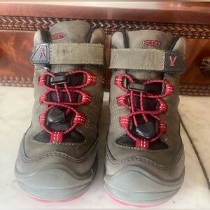 KEEN Kids' Green and Red Boots
